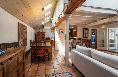Tesuque House | Classic White Adobe - Authentic Tesuque Home, Hot Tub, Outdoor Dining