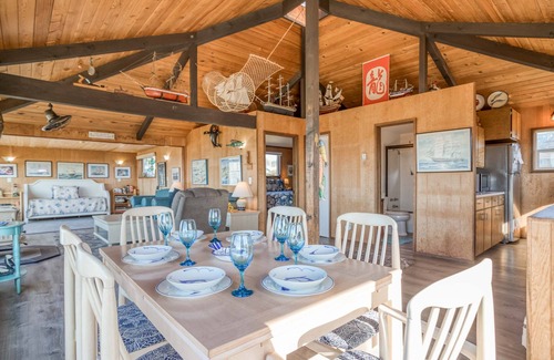 Bayshore House | Classic Wood-Lined Oceanfront Cottage with Easy Beach Access in Waldport!