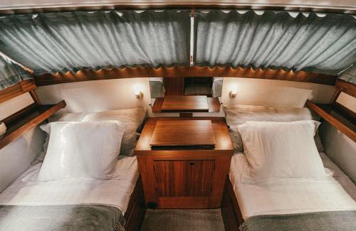 Klaipeda Boat Rental | Classic Yacht I Royal Cruiser 34 - "Barrel"