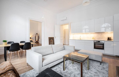 Belvaros - Lipotvaros Apartment | Classical apartment with modern style downtown!