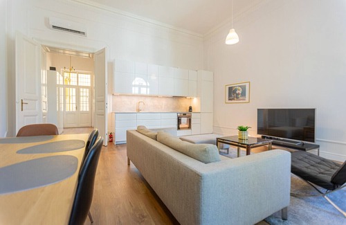 Belvaros - Lipotvaros Apartment | Classical apartment with modern style downtown!