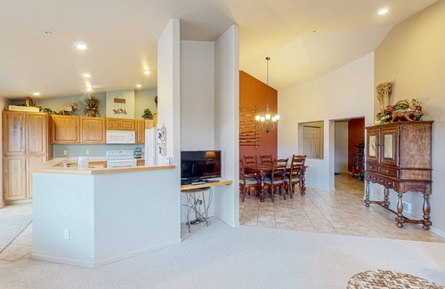 Florence Condo | Classy and Convenient Dog-Friendly Condo with Private Balcony