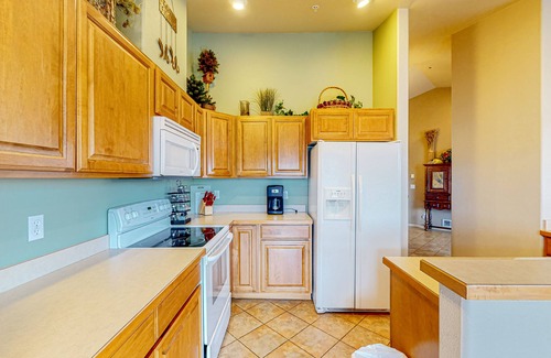 Florence Condo | Classy and Convenient Dog-Friendly Condo with Private Balcony