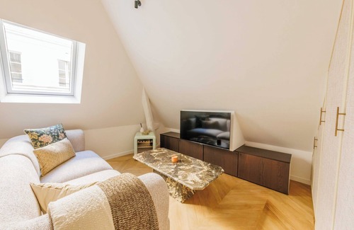 Quartier de la Place-Vendome Apartment | Classy apartment St Honore - Louvre