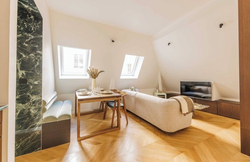 Quartier de la Place-Vendome Apartment | Classy apartment St Honore - Louvre