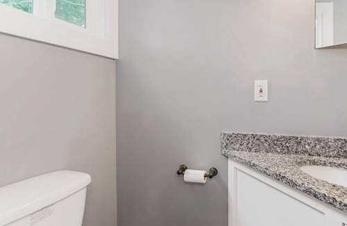 West Plaza House | Classy Bell in West Plaza 30 Day Minimum