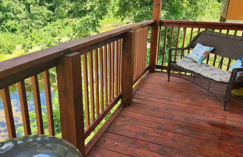 Noel Cabin | Classy Cabin on the River