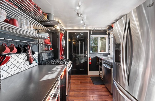Downtown Vancouver Apartment | Classy Couve Walkable Downtown Apartment
