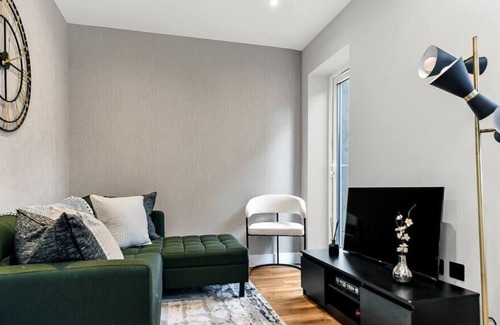 Crofton Park Apartment | Classy, Cozy 5BD House in London