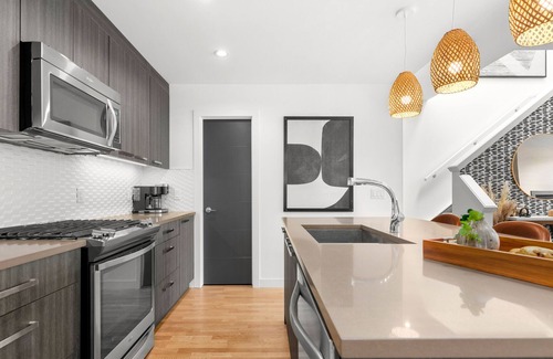 Kensington House | Classy & modern townhouse in the heart of Calgary.