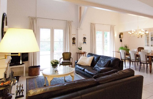 Rouzede Villa | Classy Villa in Ecuras-Rouzède with Private Garden