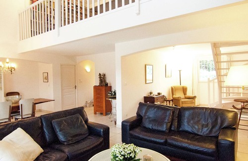 Rouzede Villa | Classy Villa in Ecuras-Rouzède with Private Garden