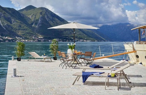 Dobrota Villa | Classy Yacht Villa Yugoslavia