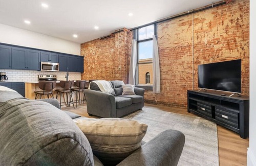 Millersburg Apartment | Clay St. Suite - American Hall