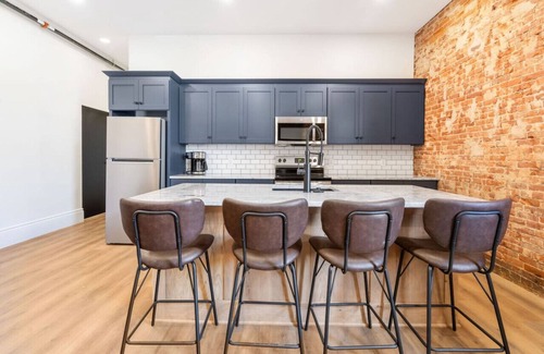 Millersburg Apartment | Clay St. Suite - American Hall