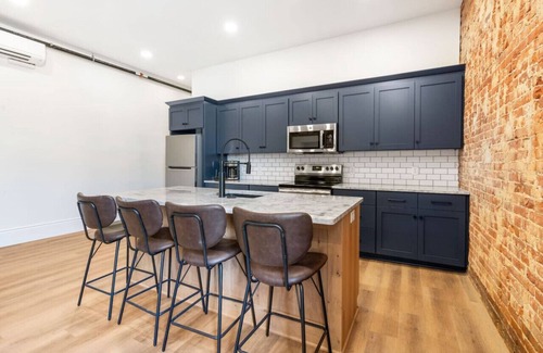 Millersburg Apartment | Clay St. Suite - American Hall