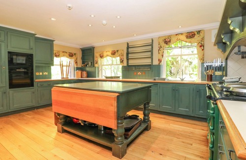 Ballater Cottage | CLAYBOKIE, family friendly, with open fire in Braemar