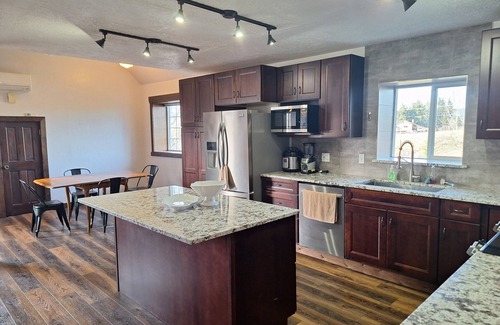 Cle Elum Other | Cle Elum Flower Farm! Updated, Spacious Farmhouse, with AC and WIFI