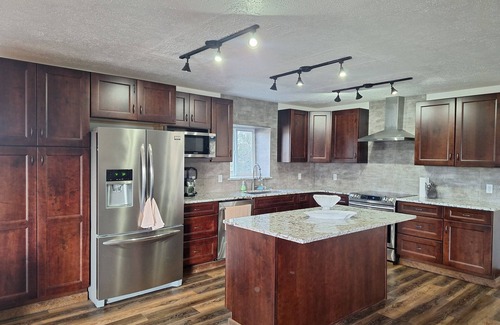 Cle Elum Other | Cle Elum Flower Farm! Updated, Spacious Farmhouse, with AC and WIFI