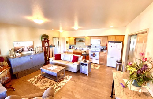 Manchester Apartment | Clean 1 bedroom apartment with commanding view of Seattle.