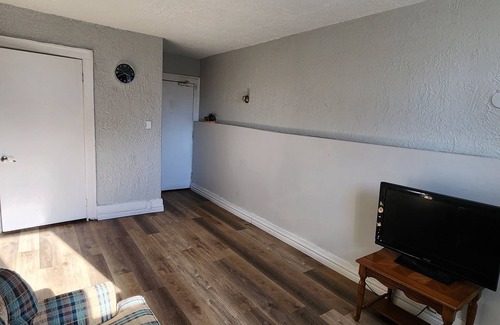South Central Apartment | Clean 1 bedroom apartment