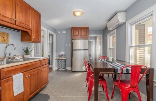 East Bayside Apartment | Clean 2 Bedroom Close To Downtown Old Port