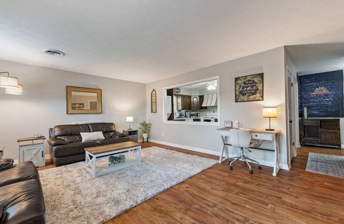 Shoals Apartment | CLEAN 2-bedroom cozy apartment Huntington. Spacious and accomodating!