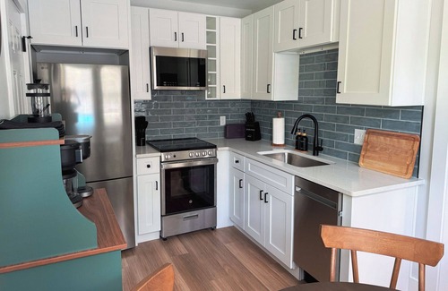 Port Royal House | Clean 2 BR - 5 minutes to PI + Beach - Coffee, Blackstone, and Pergola - NEW!