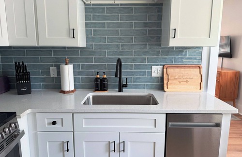 Port Royal House | Clean 2 BR - 5 minutes to PI + Beach - Coffee, Blackstone, and Pergola - NEW!