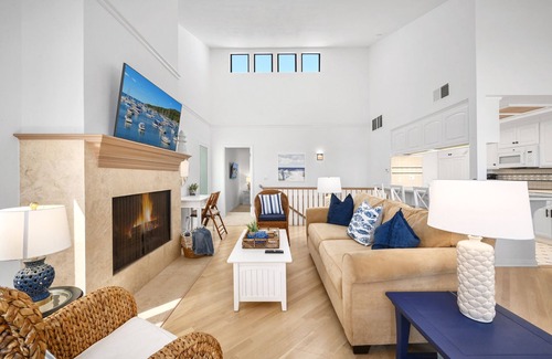 Santa Ana Heights House | Clean 3 Bedroom Oceanfront Single Family Home