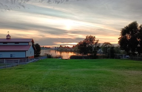 Grant County House | Clean & affordable. Waterfront! One acre fully fenced. Use our dock!
