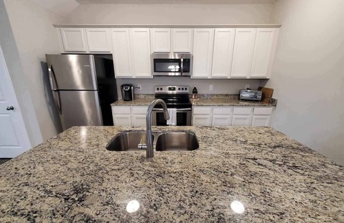 St. Andrews House | Clean and comfortable townhome with parking in Columbia