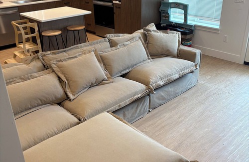 Eugene House | Clean and Contemporary Stay in Eugene.