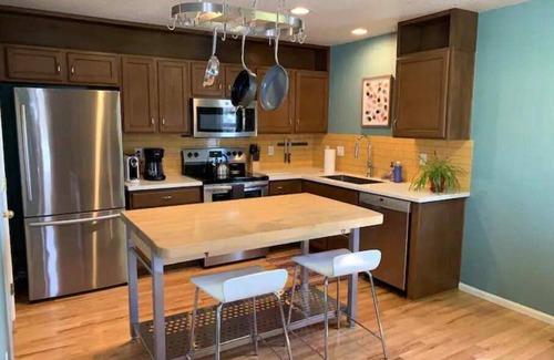 Erie House | Clean and Convenient 3 BR Erie Townhouse