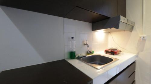 Hegarmanah Apartment | Clean and Cozy 2BR Apartment Parahyangan Residence By Travelio