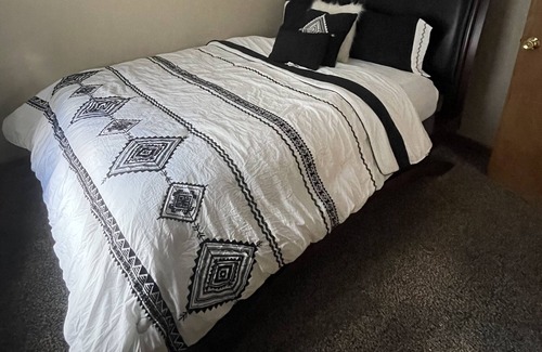Clovis Apartment | Clean and cozy Apartment