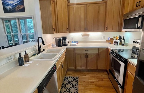 Brevard House | Clean and Cozy Connestee Falls Mountain House: Duya Court Den