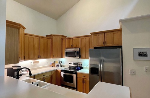 Brevard House | Clean and Cozy Connestee Falls Mountain House: Duya Court Den
