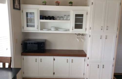 Stanley House | Clean and Cozy Home Away from Home!