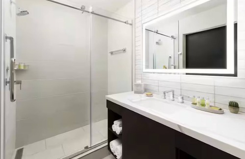 Downtown Tucson Hotel | Clean and Cozy Room Perfect for Relaxation w/Pool & On-Site Dining Options