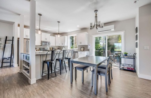 Central Tacoma House | Clean and Modern Central Tacoma Escape