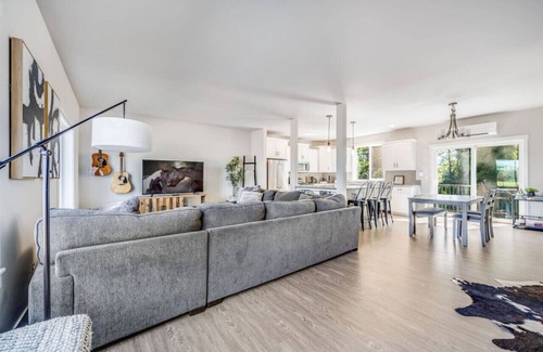 Central Tacoma House | Clean and Modern Central Tacoma Escape