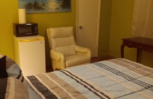 Lauderdale Lakes House | CLEAN AND TIDY