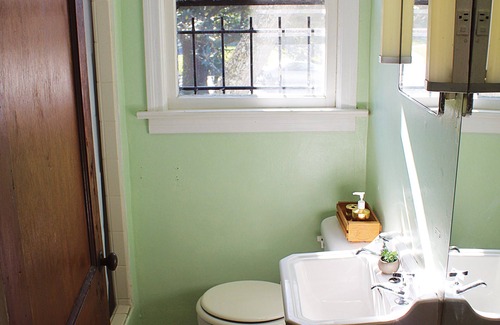 Fairfax House | Clean, Artsy Apartment, Nice Community, Driveway