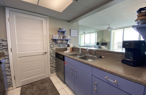 Long Beach Condo | Clean Beachfront Condo with Beachfront Bedroom