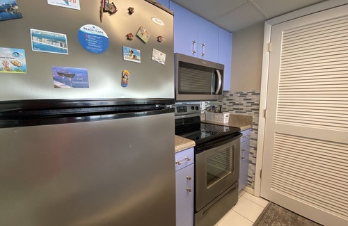 Long Beach Condo | Clean Beachfront Condo with Beachfront Bedroom