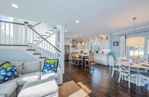 Kenyon House | Clean, Bright and Beautiful and Ocean Views !