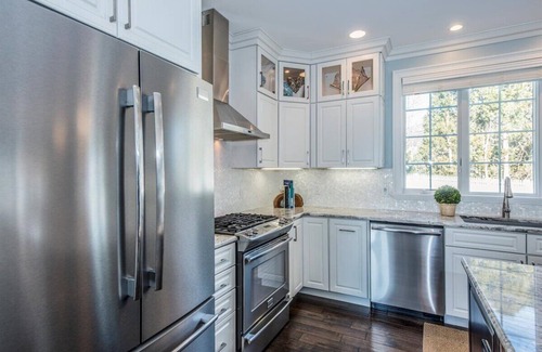 Kenyon House | Clean, Bright and Beautiful and Ocean Views !