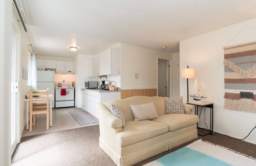 Kent Apartment | Clean, Charming, Convenient & Centrally located in Kent