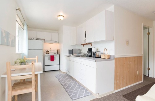 Kent Apartment | Clean, Charming, Convenient & Centrally located in Kent